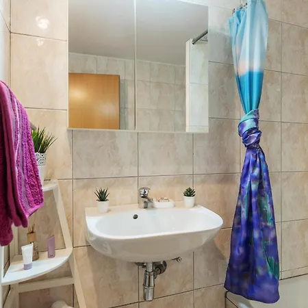 Apartman Gorgeous In With Kitchen